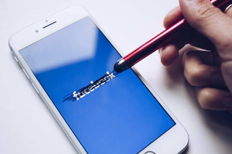 Facebook x Apple: Entenda a Guerra pela Coleta de Dados