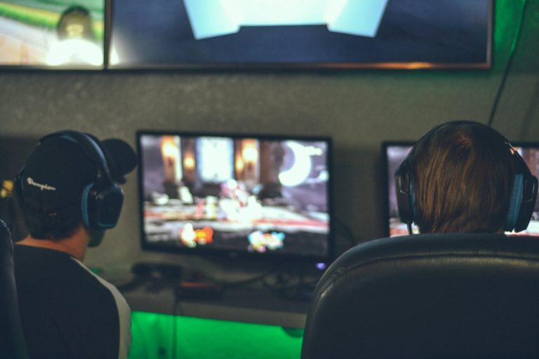 Jogadores de eSports se destacam nas redes sociais com milhões de seguidores