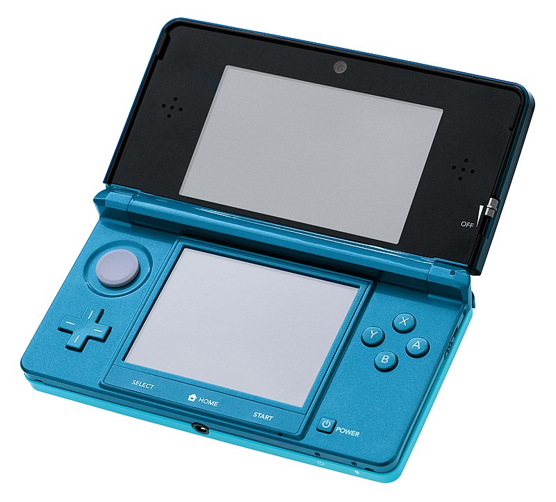Nintendo 3DS aberto mostrando sua tela superior 3D e a tela inferior sensível ao toque, capturando a essência da inovação portátil.